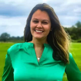 Danielle Newsome Land Real Estate Agent